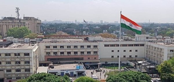 LAWYER-ASSAULT: “हमें गुंडा राज स्वीकार नहीं”: तीसहजारी कोर्ट में वकील पर हमले पर CJI सख्त