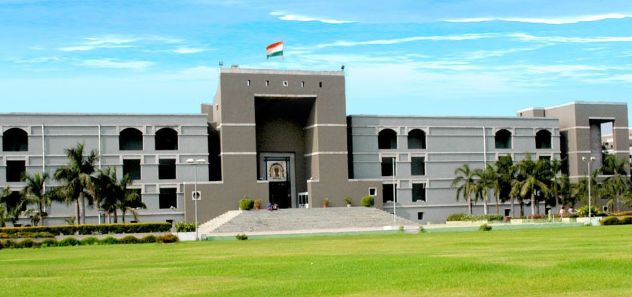 TRIPLING-ACCIDENT: टू-व्हीलर पर 'ट्रिपल राइडिंग' का मतलब लापरवाही नहीं…गुजरात हाईकोर्ट का बड़ा फैसला 1 Gujarat High Court