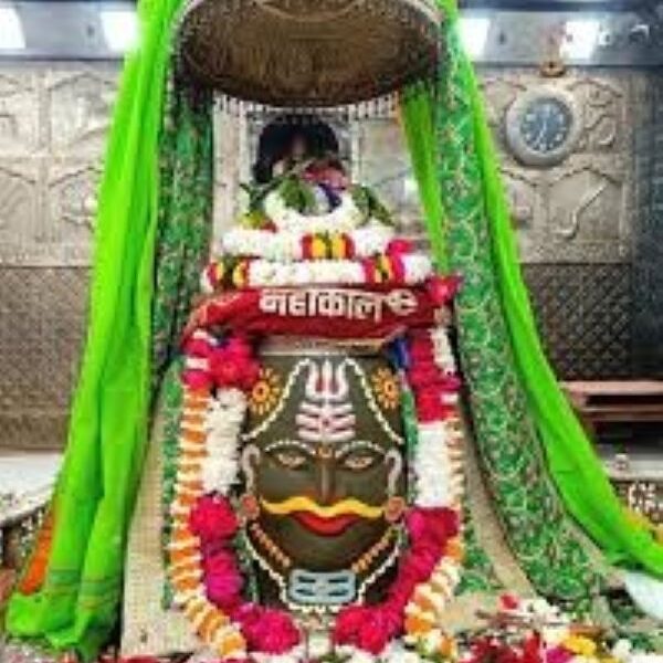 Supreme Court: फिर वे कहेंगे कि मंत्र पढ़ना अभिव्यक्ति की स्वतंत्रता का हिस्सा…महाकाल के वीआईपी दर्शन पर तल्खी