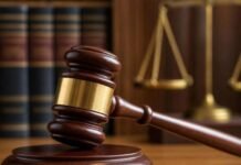 Slap Cost: क्यों कर्नाटक हाईकोर्ट ने याचिकाकर्ता पर लगाया ₹1 लाख का जुर्माना; CJI व मुख्य न्यायाधीश को ईमेल भेजने का मामला केस पढ़कर समझें Judge's Demand: