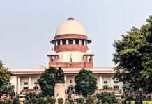Women Rights: क्या आपको लगता है कि महिलाएं एलपीजी सिलेंडर नहीं उठा सकतीं? घरों में पुरुष न हों तो महिलाएं ही सिलेंडर बदलती हैं; जानिए केस Women Rights: